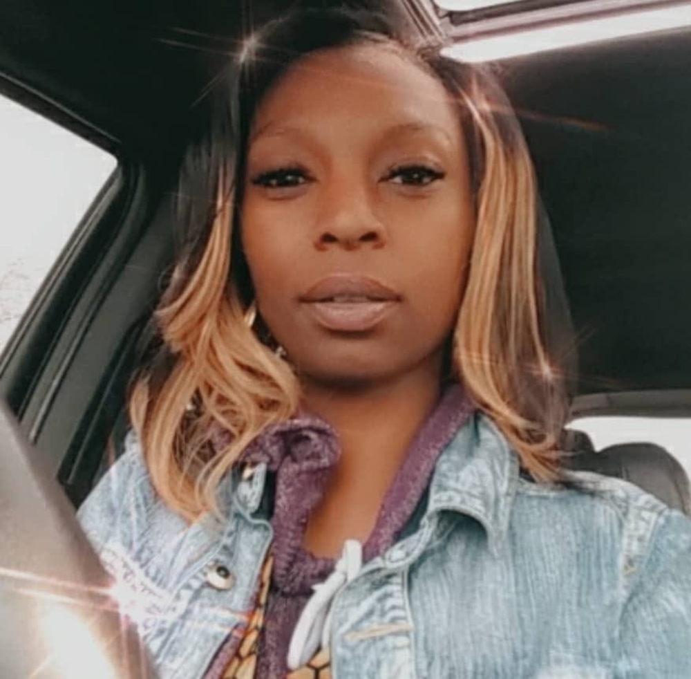 Meet your Posher, Latia